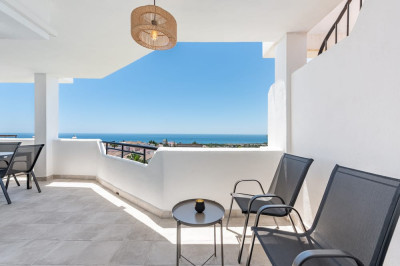 2 Bedroom Middle Floor Apartment in Mijas Costa - Image 3