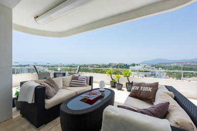 2 Bedroom Middle Floor Apartment in Guadalmina Alta - Image 3