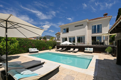 6 Bedroom Detached Villa in Río Real - Image 1
