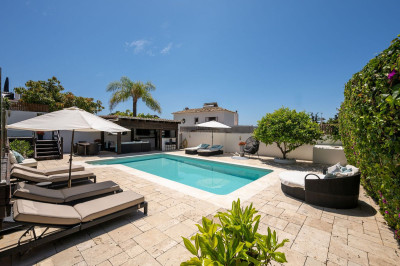 6 Bedroom Detached Villa in Río Real - Image 2