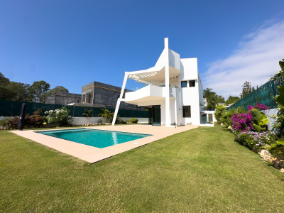 4 Bedroom Detached Villa in Estepona - Image 4