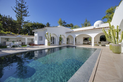 5 Bedroom Detached Villa in Guadalmina Alta - Image 1
