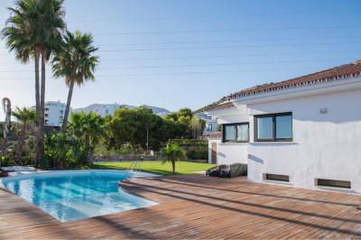 4 Bedroom Detached Villa in Benalmadena - Image 2