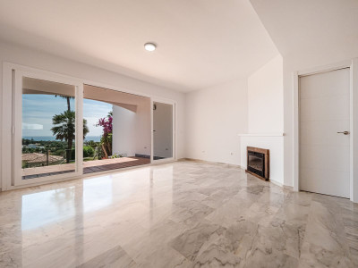 4 Bedroom Townhouse in Calahonda - Image 3