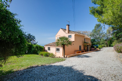 3 Bedroom Detached Villa in Estepona - Image 3