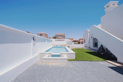 4 Bedroom Detached Villa in Manilva - Image 2