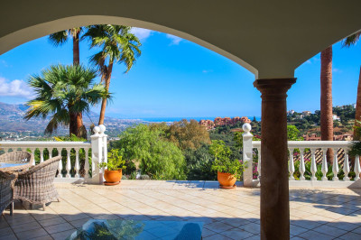 6 Bedroom Detached Villa in La Mairena - Image 4