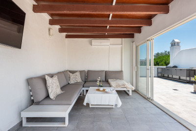 2 Bedroom Penthouse in Estepona - Image 5