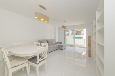 3 Bedroom Middle Floor Apartment in Marbella - Image 3