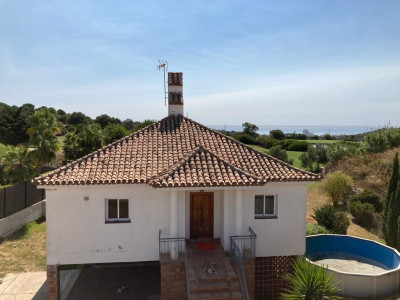 3 Bedroom Detached Villa in Estepona - Image 2