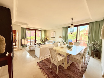 3 Bedroom Middle Floor Apartment in Estepona - Image 2