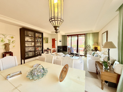 3 Bedroom Middle Floor Apartment in Estepona - Image 4