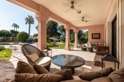 8 Bedroom Detached Villa in Estepona - Image 4