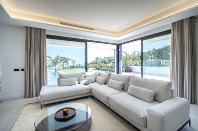 4 Bedroom Detached Villa in Mijas - Image 3