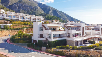 3 Bedroom Penthouse in Istán - Image 2