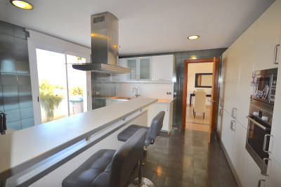 4 Bedroom Penthouse in Puerto Banús - Image 3