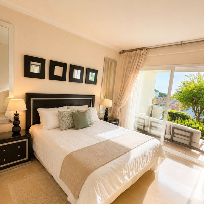 2 Bedroom Ground Floor Apartment in Benahavís - Image 5
