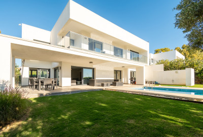 4 Bedroom Detached Villa in La Duquesa