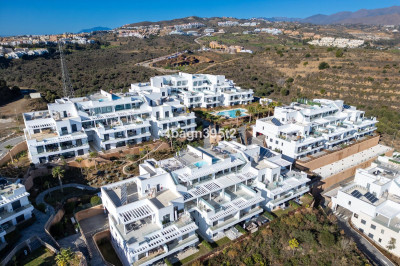 3 Bedroom Middle Floor Apartment in La Cala de Mijas - Image 3