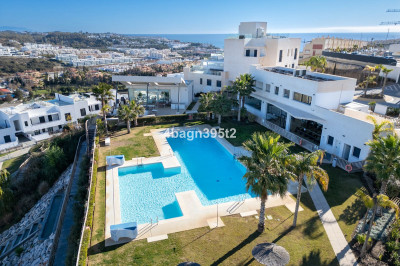 3 Bedroom Middle Floor Apartment in La Cala de Mijas - Image 4