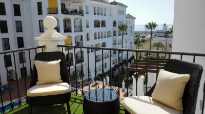 1 Bedroom Middle Floor Apartment in La Duquesa - Image 4