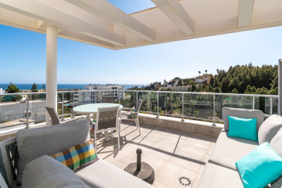 3 Bedroom Middle Floor Apartment in Mijas Costa - Image 2
