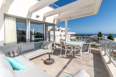 3 Bedroom Middle Floor Apartment in Mijas Costa - Image 3