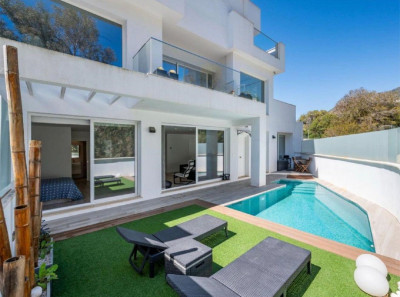 4 Bedroom Detached Villa in Benalmadena - Image 2