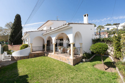 4 Bedroom Detached Villa in La Campana - Image 1