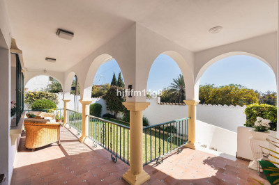 4 Bedroom Detached Villa in La Campana - Image 4