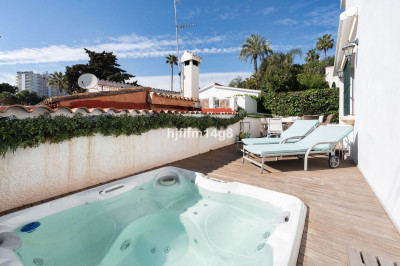 4 Bedroom Detached Villa in La Campana - Image 5