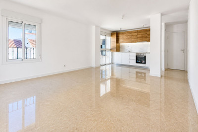 1 Bedroom Middle Floor Apartment in San Luis de Sabinillas - Image 5