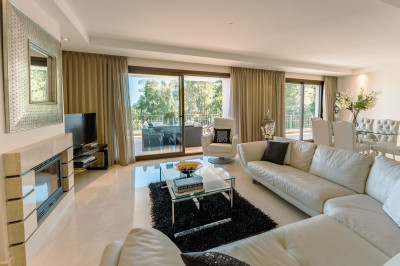 3 Bedroom Middle Floor Apartment in La Quinta - Image 2