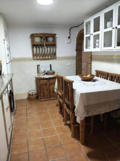 1 Bedroom Middle Floor Apartment in Torreguadiaro - Image 5