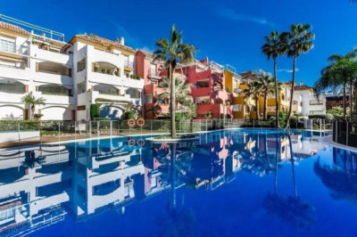 4 Bedroom Middle Floor Apartment in Marbella - Image 1