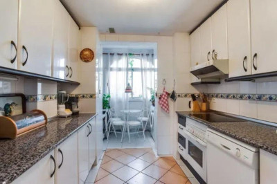 4 Bedroom Middle Floor Apartment in Marbella - Image 4