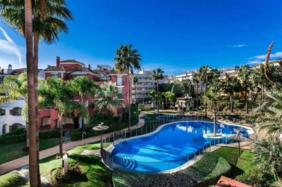 4 Bedroom Middle Floor Apartment in Marbella - Image 5