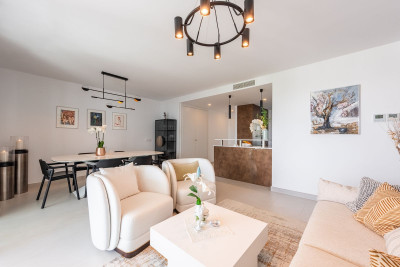 3 Bedroom Middle Floor Apartment in Bel Air - Image 4