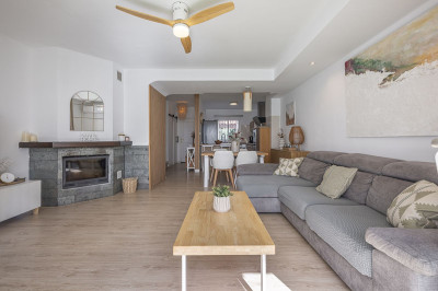 5 Bedroom Townhouse in Marbella - Image 2