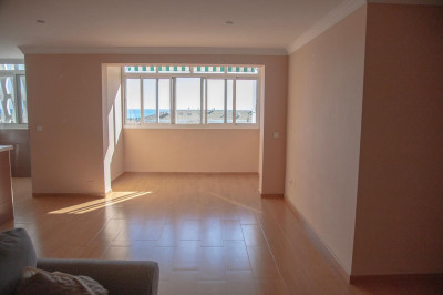 4 Bedroom Middle Floor Apartment in San Pedro de Alcántara - Image 3