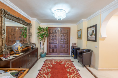 8 Bedroom Detached Villa in Benahavís - Image 2