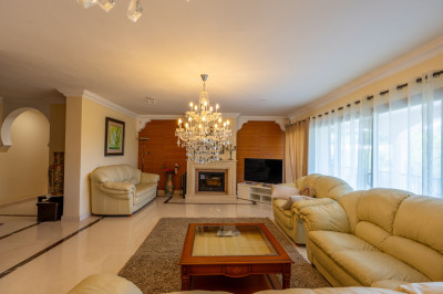 8 Bedroom Detached Villa in Benahavís - Image 4