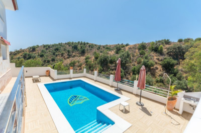 5 Bedroom Detached Villa in Mijas Costa - Image 1