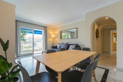 2 Bedroom Middle Floor Apartment in Puerto Banús - Image 2