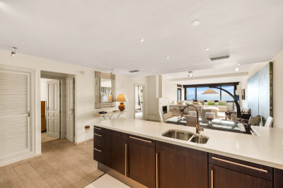 2 Bedroom Middle Floor Apartment in Puerto Banús - Image 5