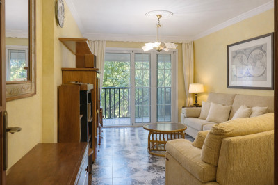 3 Bedroom Middle Floor Apartment in Estepona - Image 4