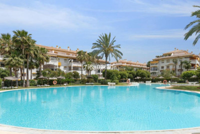 2 Bedroom Middle Floor Apartment in Puerto Banús - Image 1