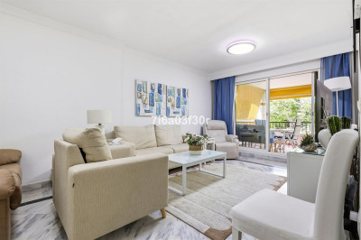 2 Bedroom Middle Floor Apartment in Puerto Banús - Image 3