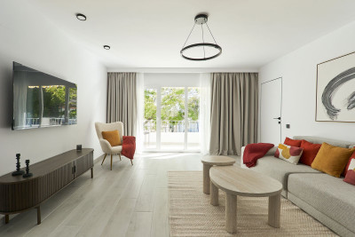 2 Bedroom Middle Floor Apartment in Nueva Andalucía - Image 1