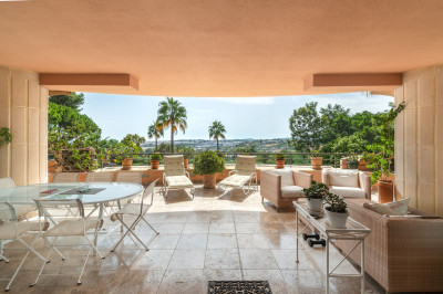 3 Bedroom Middle Floor Apartment in Nueva Andalucía - Image 1